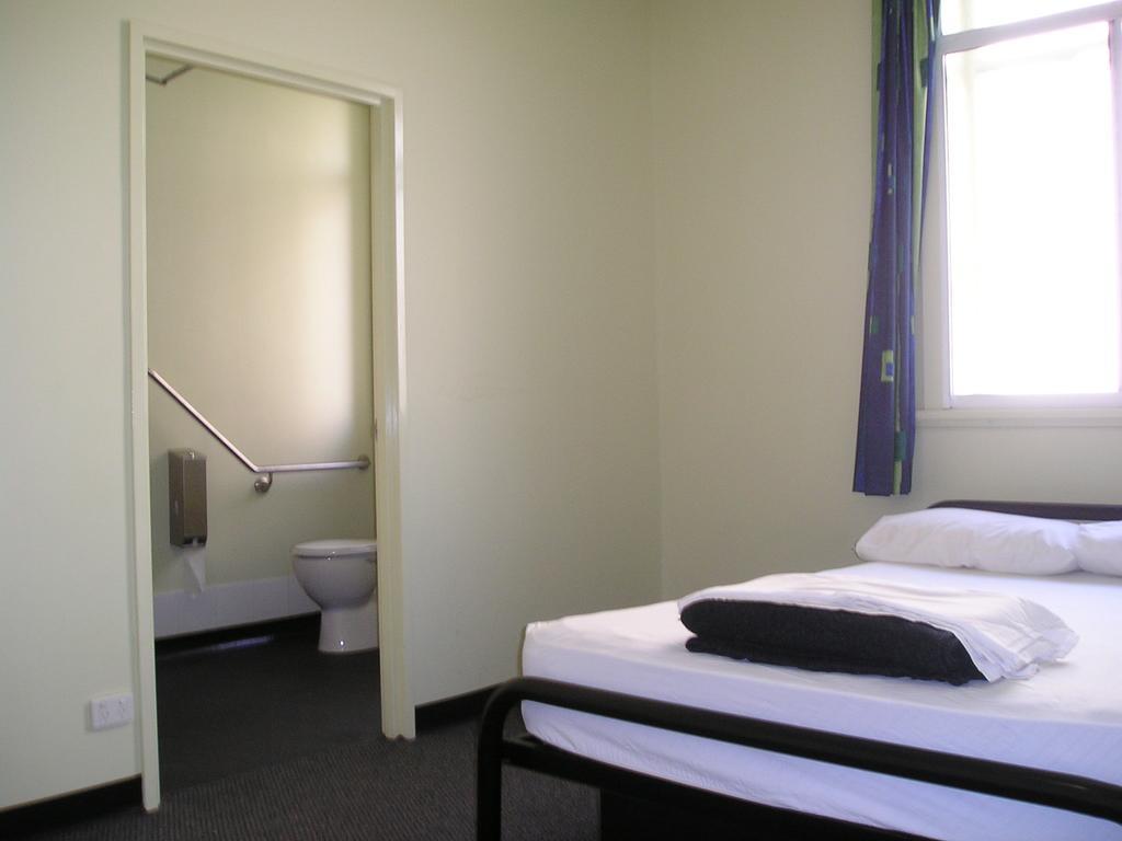 Base Brisbane Embassy Hostel Εξωτερικό φωτογραφία
