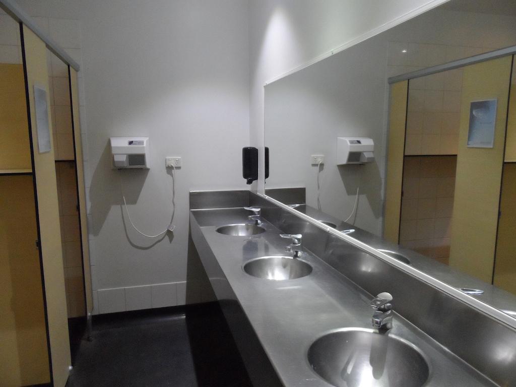 Base Brisbane Embassy Hostel Εξωτερικό φωτογραφία