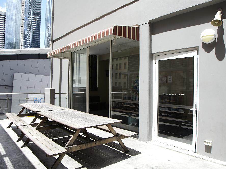Base Brisbane Embassy Hostel Εξωτερικό φωτογραφία