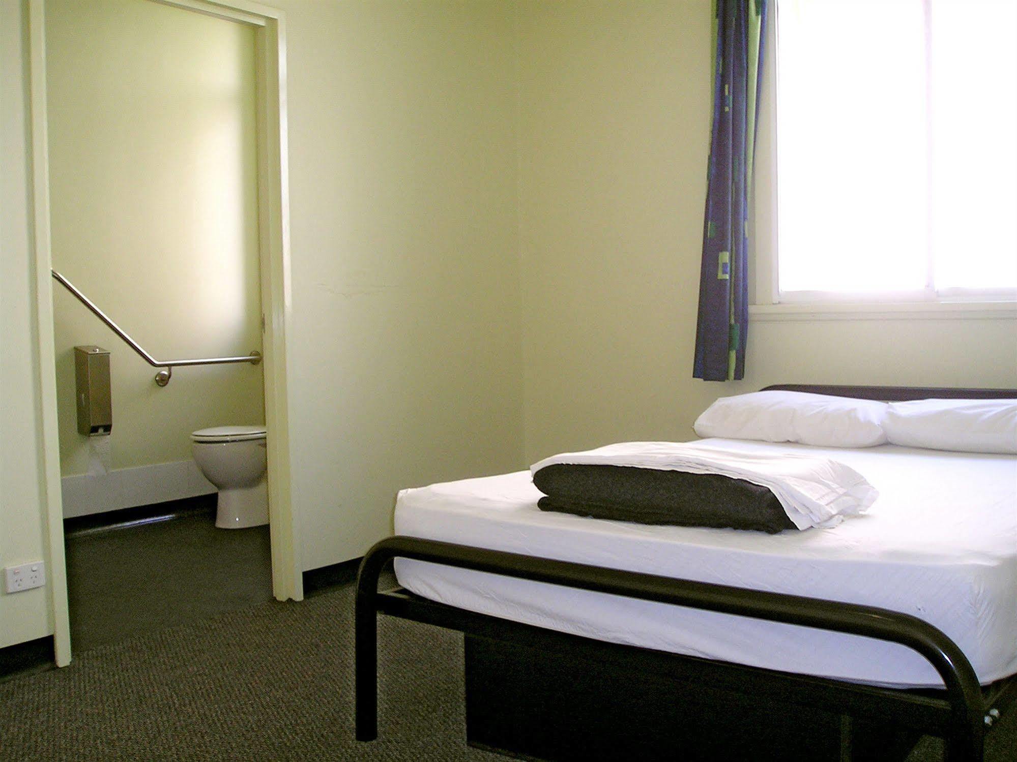 Base Brisbane Embassy Hostel Εξωτερικό φωτογραφία
