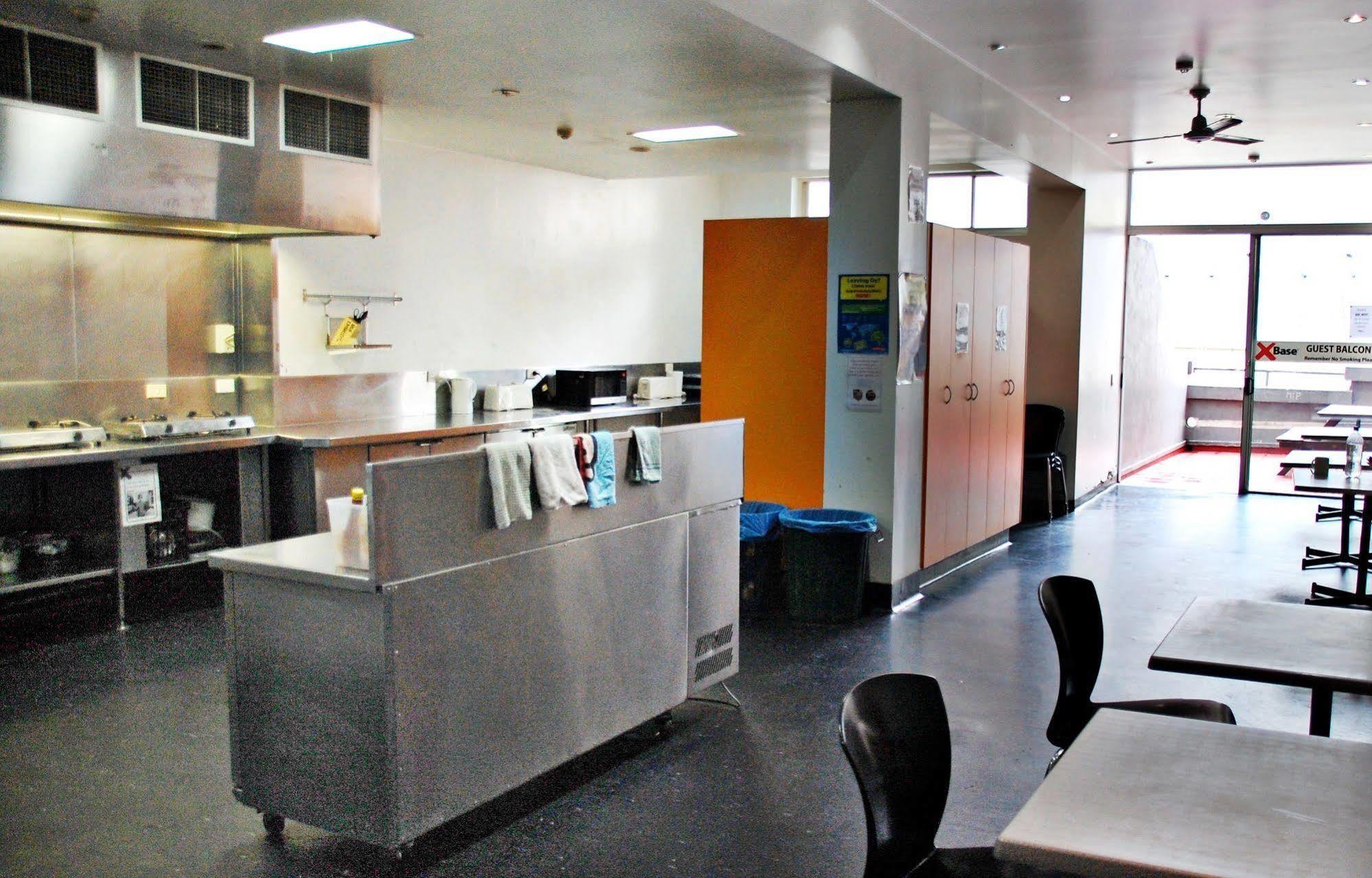 Base Brisbane Embassy Hostel Εξωτερικό φωτογραφία